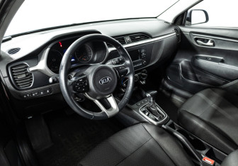 Подержанный автомобиль Kia Rio Hatchback 2020 года (11 фото)