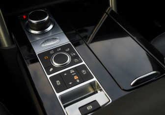 Подержанный автомобиль Land Rover Discovery 2020 года (23 фото)