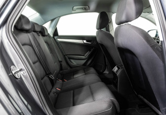 Подержанный автомобиль Audi A4 Sedan 2014 года (15 фото)