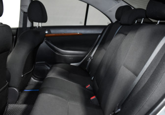 Подержанный автомобиль Toyota Avensis Sedan 2007 года (12 фото)