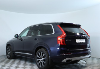 Подержанный автомобиль Volvo XC90 2018 года (8 фото)