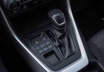Подержанный автомобиль Toyota RAV4 2021 года (20 фото)