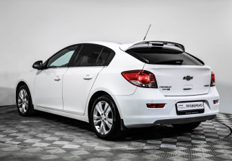 Подержанный автомобиль Chevrolet Cruze Hatchback 2013 года (7 фото)