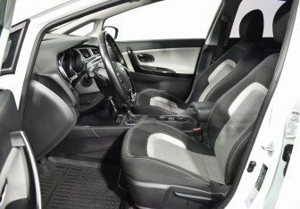 Подержанный автомобиль Kia Ceed Hatchback 2013 года (10 фото)