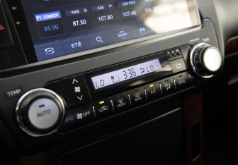 Подержанный автомобиль Toyota Land Cruiser Prado 2016 года (17 фото)