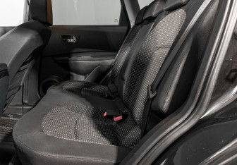 Подержанный автомобиль Nissan Qashqai 2007 года (12 фото)