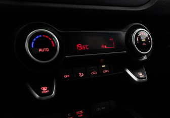 Подержанный автомобиль Kia Rio Sedan 2019 года (16 фото)