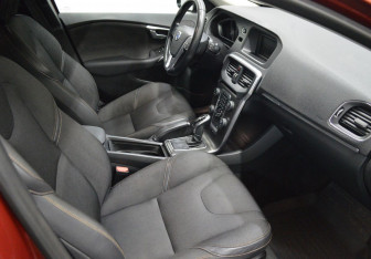 Подержанный автомобиль Volvo V40 Cross Country 2014 года (12 фото)