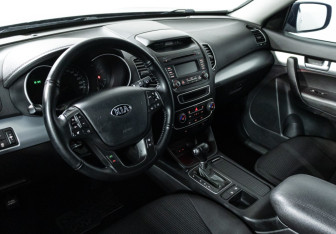 Подержанный автомобиль Kia Sorento 2014 года (11 фото)