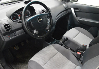 Подержанный автомобиль Chevrolet Aveo Hatchback 2010 года (10 фото)