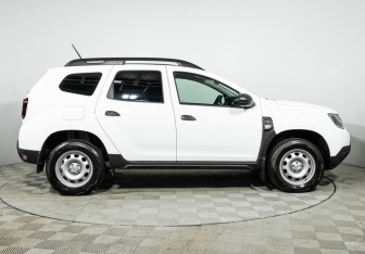 Подержанный автомобиль Renault Duster 2021 года (4 фото)