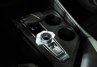 Подержанный автомобиль Changan UNI-V 2024 года (16 фото)