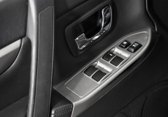 Подержанный автомобиль Mitsubishi Pajero 2014 года (9 фото)