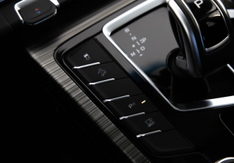 Подержанный автомобиль Geely Atlas Pro 2024 года (16 фото)