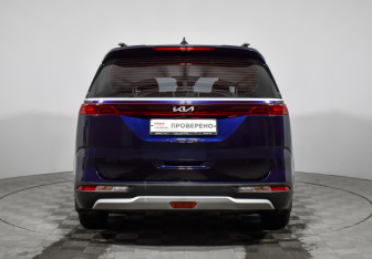 Подержанный автомобиль Kia Carnival 2021 года (6 фото)
