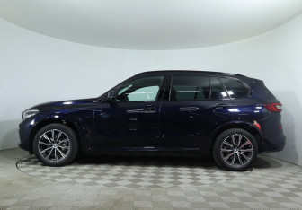 Подержанный автомобиль BMW X5 2022 года (9 фото)