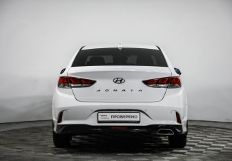 Подержанный автомобиль Hyundai Sonata 2018 года (6 фото)