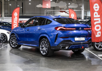 Подержанный автомобиль BMW X6 2020 года (11 фото)