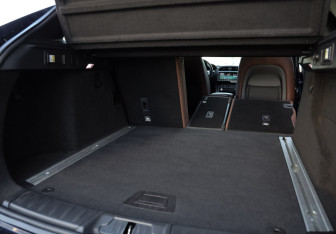 Подержанный автомобиль Jaguar F-Pace 2017 года (33 фото)