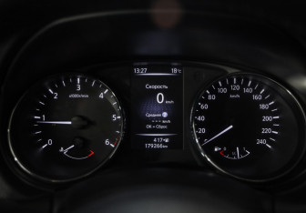 Подержанный автомобиль Nissan X-Trail 2019 года (13 фото)