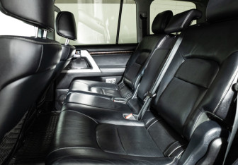 Подержанный автомобиль Toyota Land Cruiser Suv 2014 года (10 фото)