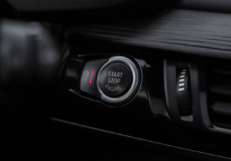 Подержанный автомобиль BMW X5 2013 года (15 фото)