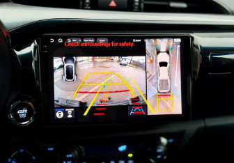 Подержанный автомобиль Toyota Hilux 2022 года (19 фото)