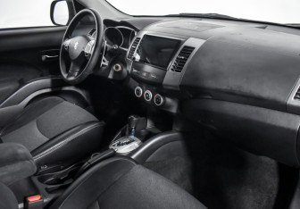 Подержанный автомобиль Peugeot 4007 2008 года (12 фото)