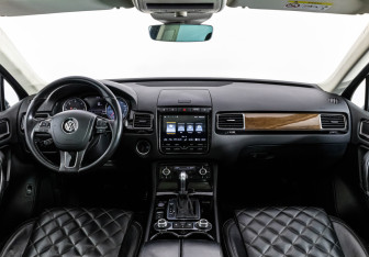 Подержанный автомобиль Volkswagen Touareg 2017 года (10 фото)