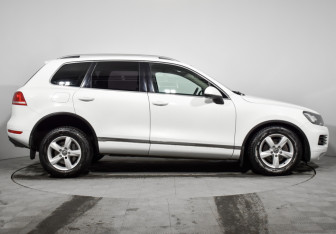 Подержанный автомобиль Volkswagen Touareg 2012 года (4 фото)