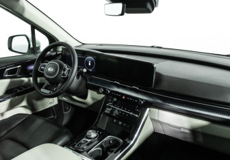 Подержанный автомобиль Kia Carnival 2021 года (9 фото)