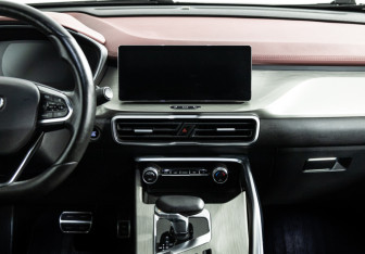 Подержанный автомобиль Geely Coolray 2023 года (14 фото)