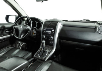 Подержанный автомобиль Suzuki Grand Vitara 2010 года (9 фото)