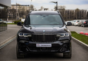 Подержанный автомобиль BMW X7 2020 года (4 фото)