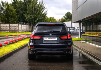 Подержанный автомобиль BMW X5 2016 года (7 фото)