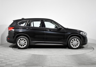 Подержанный автомобиль BMW X1 2021 года (4 фото)