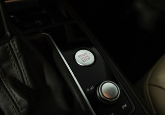 Подержанный автомобиль Audi A6 Sedan 2016 года (18 фото)