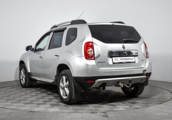 Подержанный автомобиль Renault Duster 2012 года (7 фото)