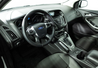 Подержанный автомобиль Ford Focus Hatchback 2012 года (11 фото)