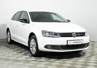Подержанный автомобиль Volkswagen Jetta Sedan 2014 года (3 фото)