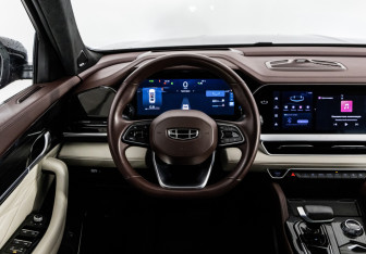 Подержанный автомобиль Geely Monjaro 2023 года (13 фото)