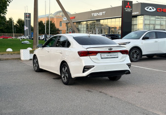 Подержанный автомобиль Kia Cerato Sedan 2020 года (4 фото)