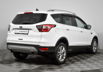 Подержанный автомобиль Ford Kuga 2019 года (5 фото)