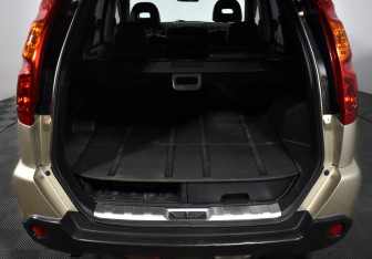 Подержанный автомобиль Nissan X-Trail 2010 года (19 фото)