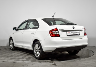 Подержанный автомобиль Skoda Rapid Liftback 2018 года (7 фото)