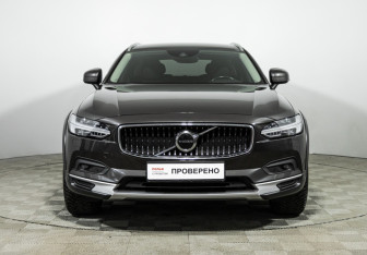 Подержанный автомобиль Volvo V90 Cross Country 2020 года (2 фото)