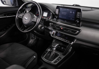 Подержанный автомобиль Kia Seltos 2021 года (9 фото)