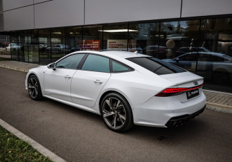 Подержанный автомобиль Audi A7 2022 года (6 фото)