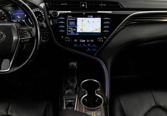 Подержанный автомобиль Toyota Camry Sedan 2019 года (15 фото)