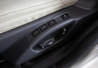 Подержанный автомобиль Volvo XC70 2012 года (16 фото)